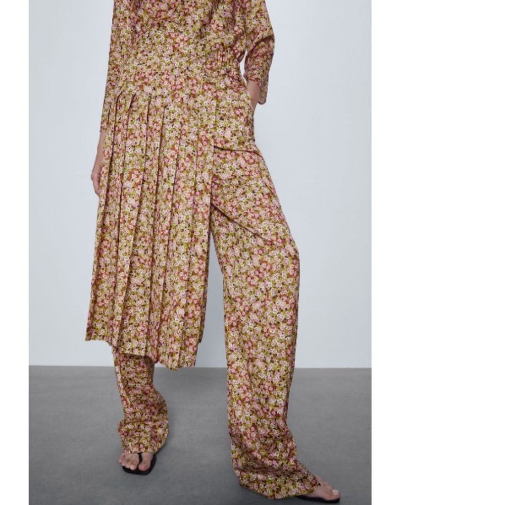Pleated skirt pants and matching top - Picture 5 of 10